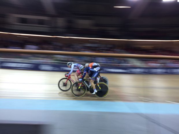 Spannende sprint in de finale van de afvalkoers. Foto: Jelmer Bijvang